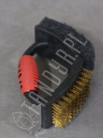 Brush for cleaning accessories